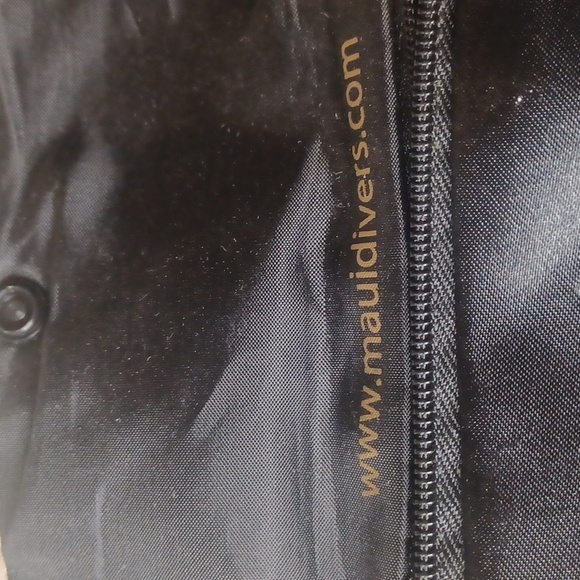 Maui Divers Box 📦 - Picture 6 of 8